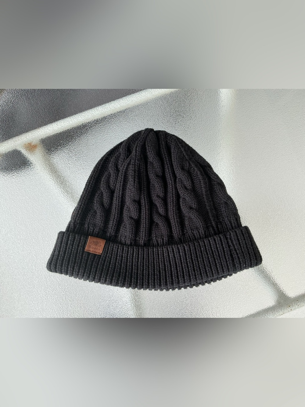 Like new Roots Black Cable Knit Toque hat